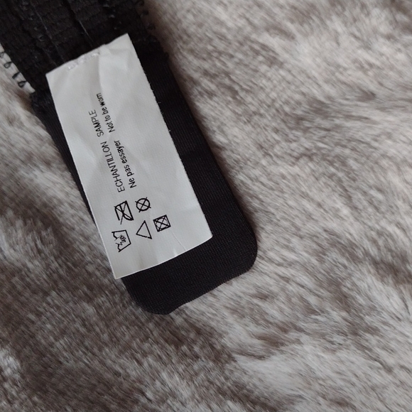 💕NWOT CHANTAL THOMASS BLACK BRA SIZE 85B(32B) - Picture 5 of 6